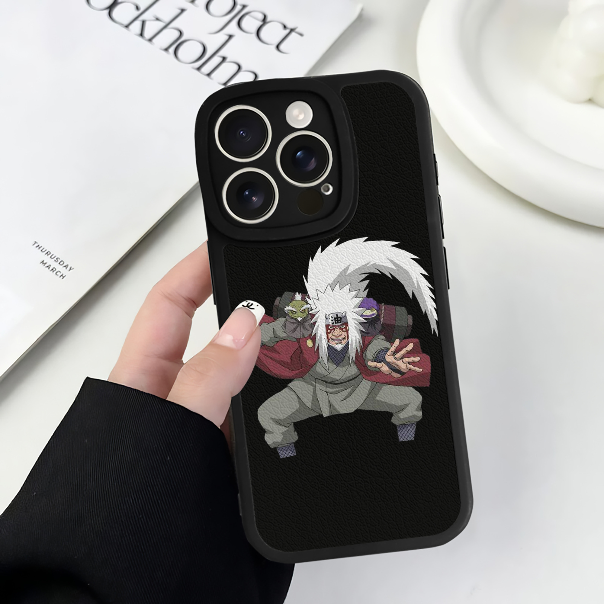 （画像用） NARUTO -ナルト- 自来也（じらいや） Jiraiya 【iPhone 16シリーズ対応】シリコンスマホケース（レザー調） 材質：シリコン